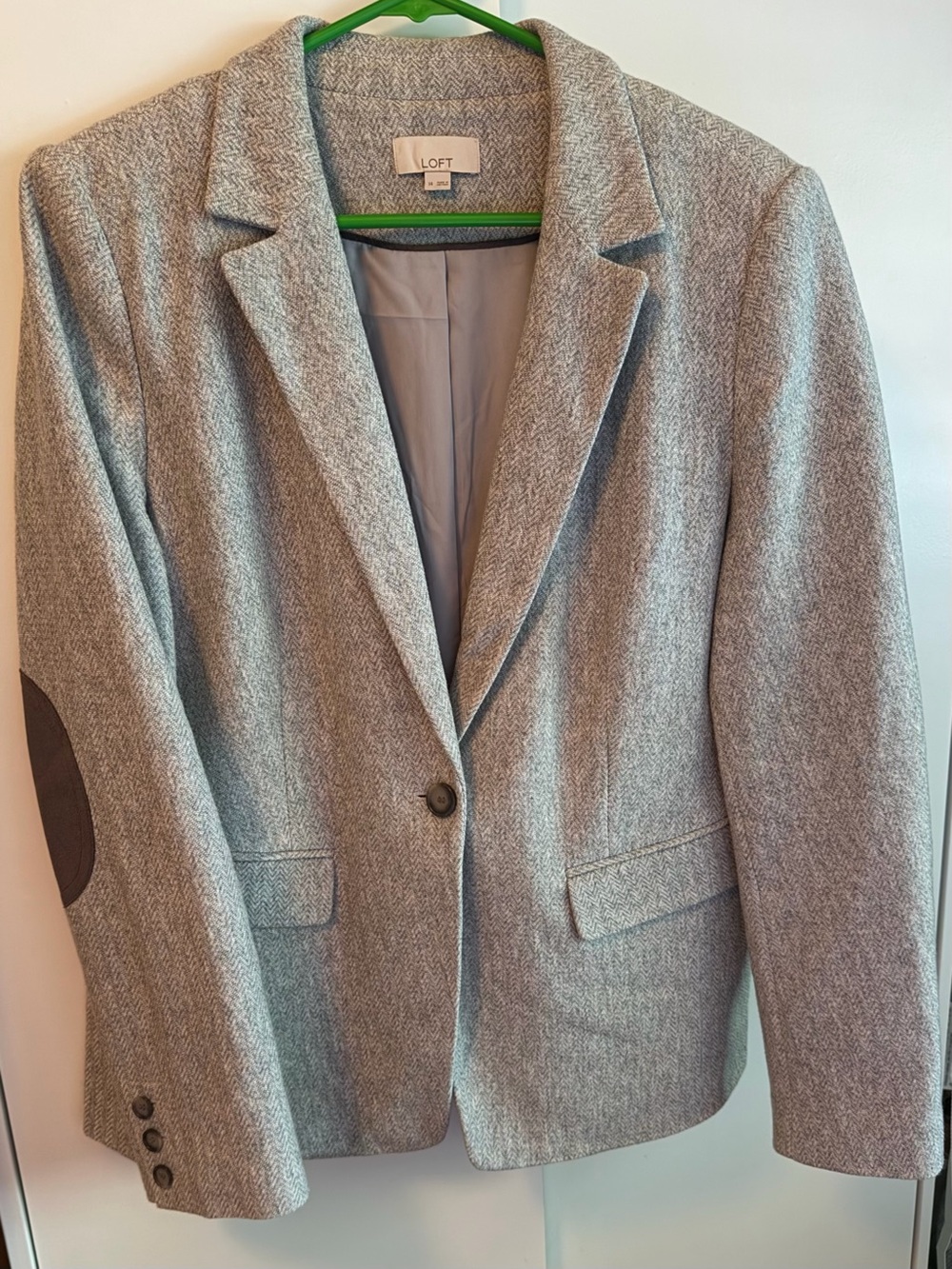 LOFT Gray Herringbone Notch Lapel Blazer. Women’s size 14 excellent condition